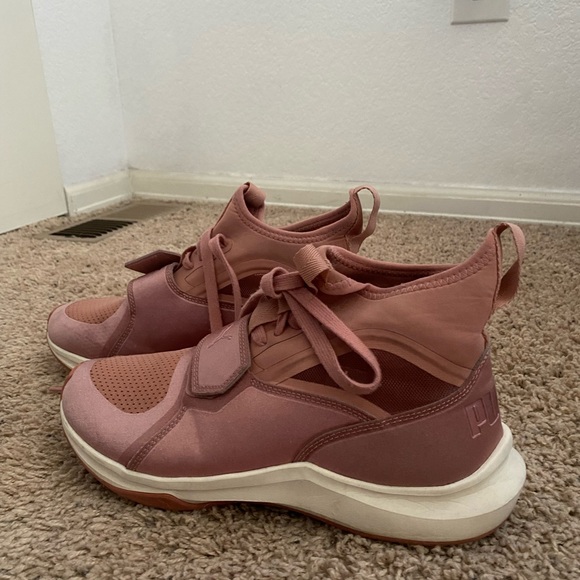 Kylee Jenner Limited Edition Puma Sneakers - Picture 4 of 4
